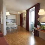 Apartmanhotel Albaresidence Masera26 4*